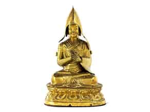 Detailabbildung:  † Vergoldete Bronzefigur eines Lama im Lotussitz