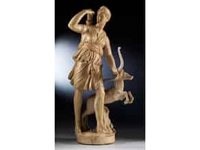 Detailabbildung:  Große Elfenbein-Schnitzfigur der „Diana von Versailles“
