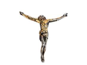 Detailabbildung:  Silberne Christus-Skulptur