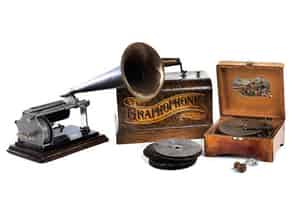 Detail images:  Columbia Phonograph und Spieldose