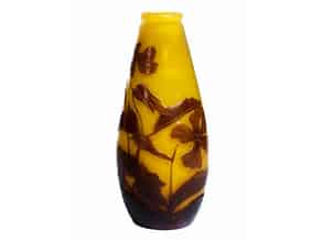 Detailabbildung:  Kleine Vase mit Veilchendekor, signiert „Gallé“