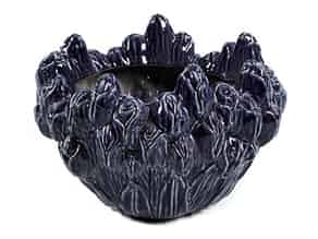 Detailabbildung:  Violetter Keramikcachepot mit Tulpendekor