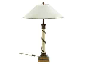 Detailabbildung:  Lampe im klassizistischen Stil