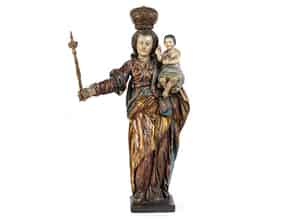 Detailabbildung:  Schnitzfigur einer Maria Immaculata mit dem segnenden Jesuskind