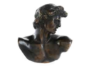 Detail images:  Kleine Bronzebüste eines Jünglings