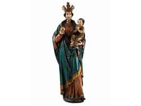 Detailabbildung:  Große Schnitzfigur einer Maria mit dem Kind