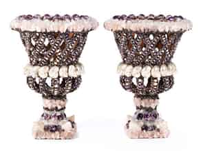 Detailabbildung:  Paar dekorative Vasen mit Muschelbesatz, Thomas Boog, zug.
