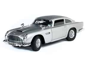Detail images:  Modell des James Bond-Autos „Aston Martin DB5“