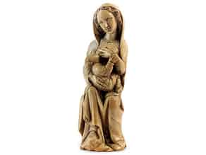 Detailabbildung:  Elfenbeinschnitzfigur einer Maria lactans