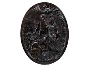 Detailabbildung:  Ovales Bronzerelief mit antiken Götterdarstellungen