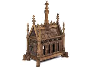 Detailabbildung:  Gotischer Reliquienschrein als Architekturmodel