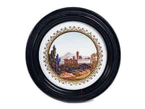 Detailabbildung:  Kleines Porzellan-Miniaturrundbild mit Ansicht der Klosternalage von Assisi