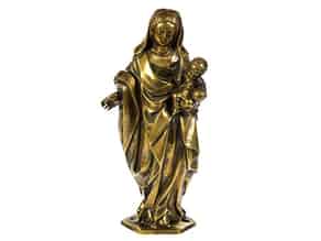 Detailabbildung:  Bronzefigur Maria mit dem Kind