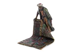 Detailabbildung:  Wiener Bronze eines orientalischen Teppichverkäufers