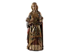 Detailabbildung:  Große Schnitzfigur einer weiblichen Heiligen