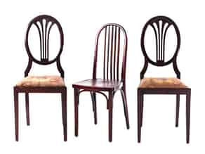 Detailabbildung:  Konvolut von drei Stühlen