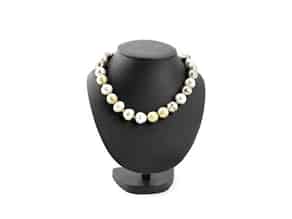 Detail images:  Kette mit großen Perlen