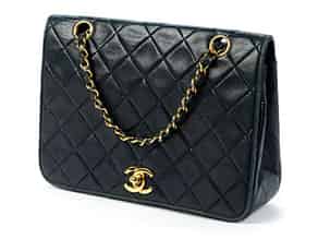 Detailabbildung:  Blaue Chanel-Handtasche 2.55