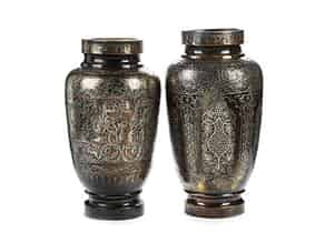 Detailabbildung:  Ein Paar persische Vasen