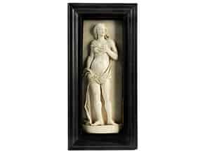 Detail images:  Elfenbeinschnitzfigur einer Venus