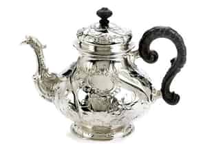 Detail images:  Handgetriebene silberne Dresdner Teekanne