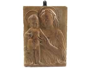 Detailabbildung:  Stucco-Relief mit Darstellung der Maria mit dem Kind