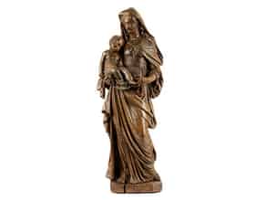 Detailabbildung:  Qualitätvoll geschnitzte Standfigur einer Maria mit dem Kind