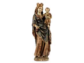Detailabbildung:  Spätgotische Schnitzfigur einer Madonna mit dem Kind