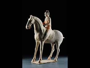 Detailabbildung:  Pferd mit Reiter der Tang-Dynastie