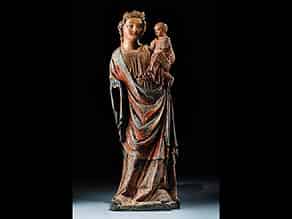Detailabbildung:  Frühe, gotische Skulptur der Madonna mit dem Kind