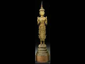 Detail images:  Große thailändische Tempelfigur
