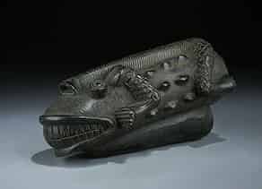 Detailabbildung:  Pfeifenkopf aus schwarz poliertem Ton in Form eines Krokodils