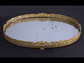 Detailabbildung:  Großes höfisches Tafelaufsatztablett in feuervergoldeter Bronze der Zeit Napoleons