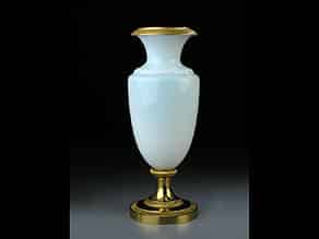 Detailabbildung:  Hohe Vase in Milchglas