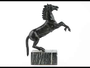 Detail images:  Bronzefigur eines springenden Pferdes