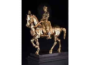 Detailabbildung:  Vergoldete Bronzestatuette nach dem Reiterdenkmal des Condottiere Bartolomeo Colleoni