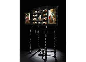 Detailabbildung:  Bedeutendes und in seiner künstlerischen Gestaltung äußerst attraktives flämisches Kabinettmöbel