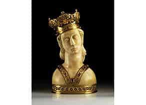 Detailabbildung:  Reliquienbüste einer Heiligen aus einem Königsgeschlecht mit Gold- und Steinbesatz
