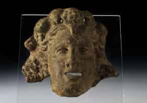 Detailabbildung:  Römischer Terrakotta-Kopf einer alten Antikensammlung