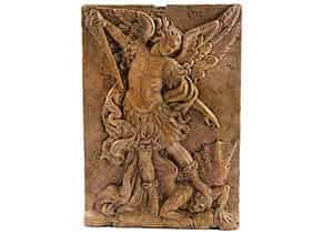 Detailabbildung:  Marmorrelief-Platte mit Darstellung des heiligen Michael