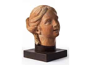 Detailabbildung:  Weiblicher Kopf in Terracotta