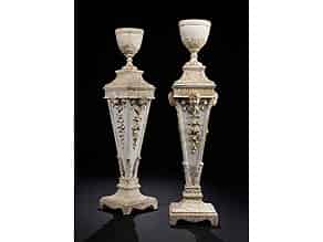 Detail images:  Paar Vasen-Piedestals