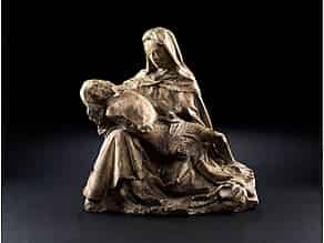 Detailabbildung:  Pietà-Steinfigurengruppe des 15. Jahrhunderts