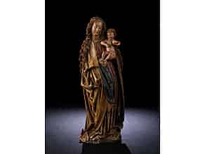 Detailabbildung:  Qualitätvolle gotische Schnitzfigur einer stehenden Madonna mit dem Jesuskind