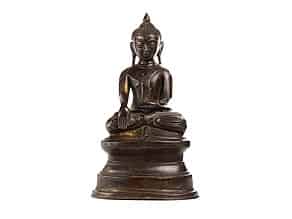 Detailabbildung:  Sitzender Buddha in Bronze