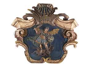 Detail images:  Große, geschnitzte Kartusche mit Reliefdarstellung des Heiligen Michael