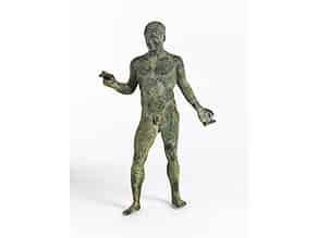 Detailabbildung:  Jünglingsfigur in Bronze