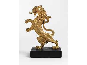 Detail images:  Bronzefigur eines steigenden Löwen