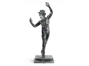 Detailabbildung:  Bronzefigur des “Tanzenden Faun”