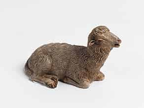 Detail images:  Krippenfigur eines liegenden Schafes